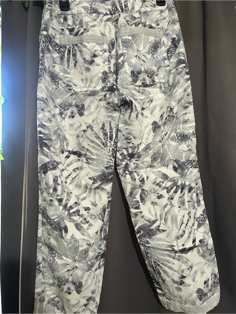Chico's Gray and White Printed Casual Pants